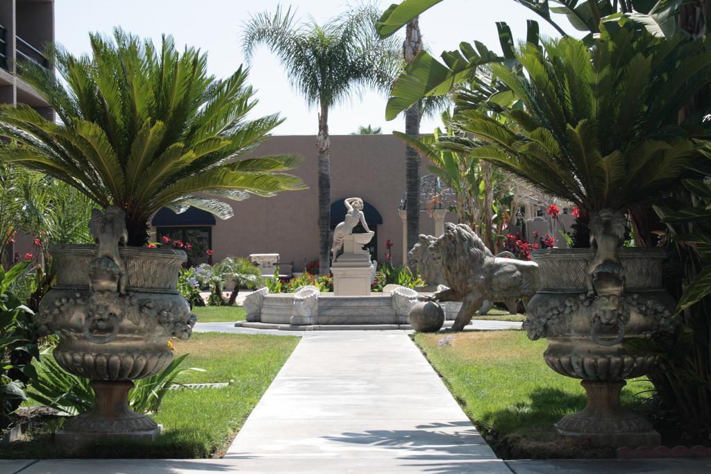 Howard Johnson By Wyndham Fullerton/Anaheim Conference Cntr Eksteriør bilde